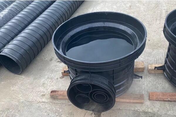 室內(nèi)排水管如何接入塑料檢查井?